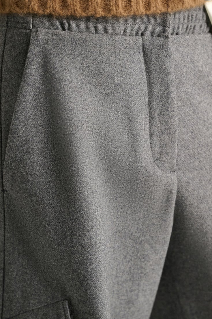 Dorothee Schumacher Flannel barrel leg cargo pants grey melange Model Detail View