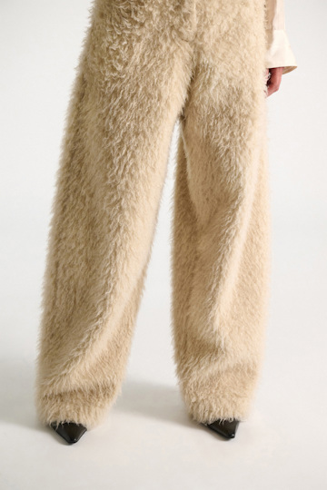Dorothee Schumacher Barrel Pants aus Faux Fur champignon