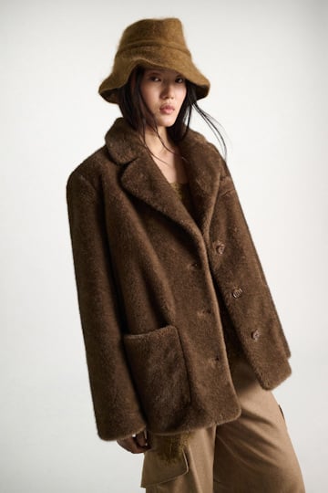 Dorothee Schumacher Blazer aus Faux Fur porcini Model Detail View
