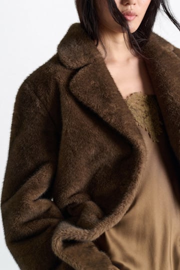 Dorothee Schumacher Blazer aus Faux Fur porcini Model Detail View