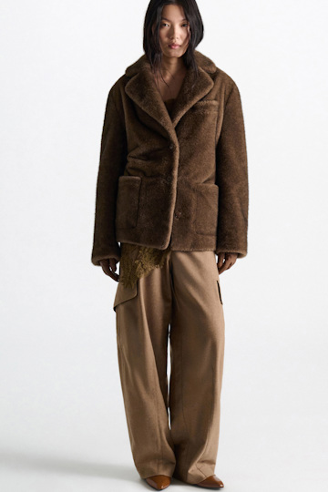 Dorothee Schumacher Blazer aus Faux Fur porcini Model Detail View