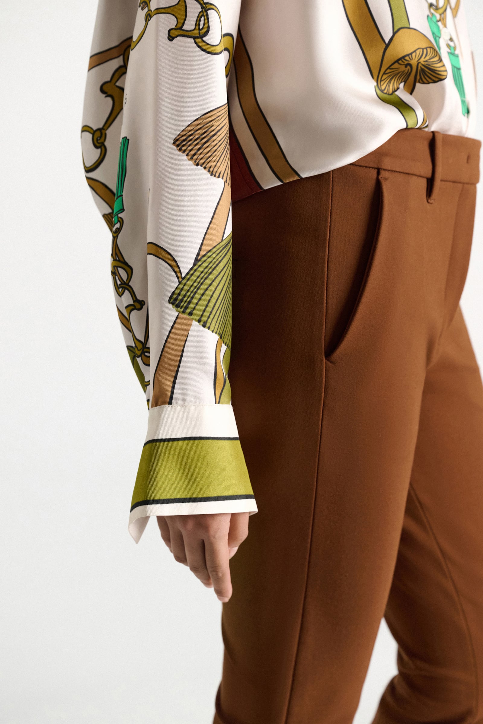 Dorothee Schumacher Oversized Polobluse aus Seidentwill Brown Ribbon scarf