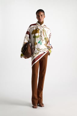 Dorothee Schumacher Oversized Polobluse aus Seidentwill Brown Ribbon scarf