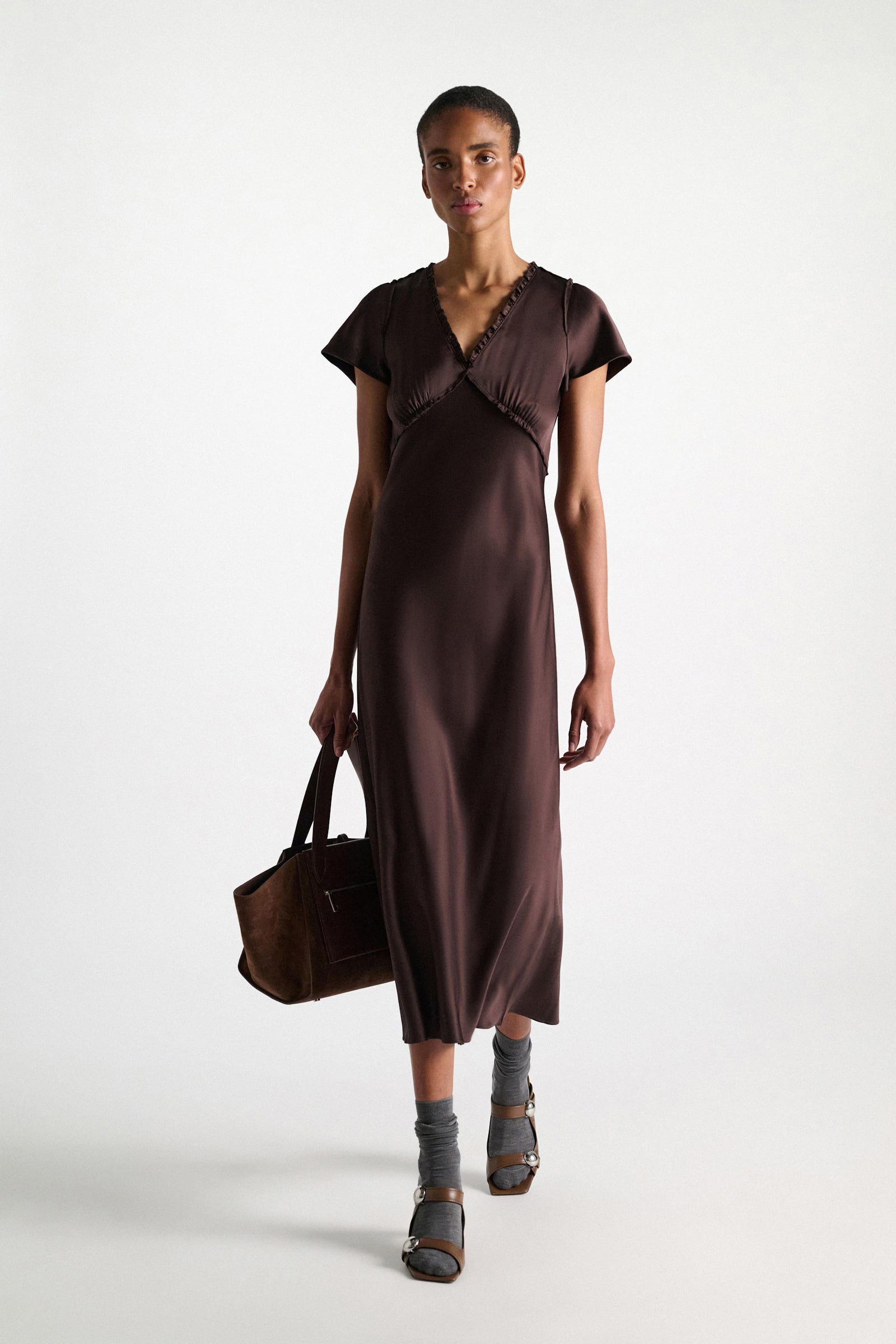 Dorothee Schumacher Midi-Kleid aus technischem Satin black mushroom