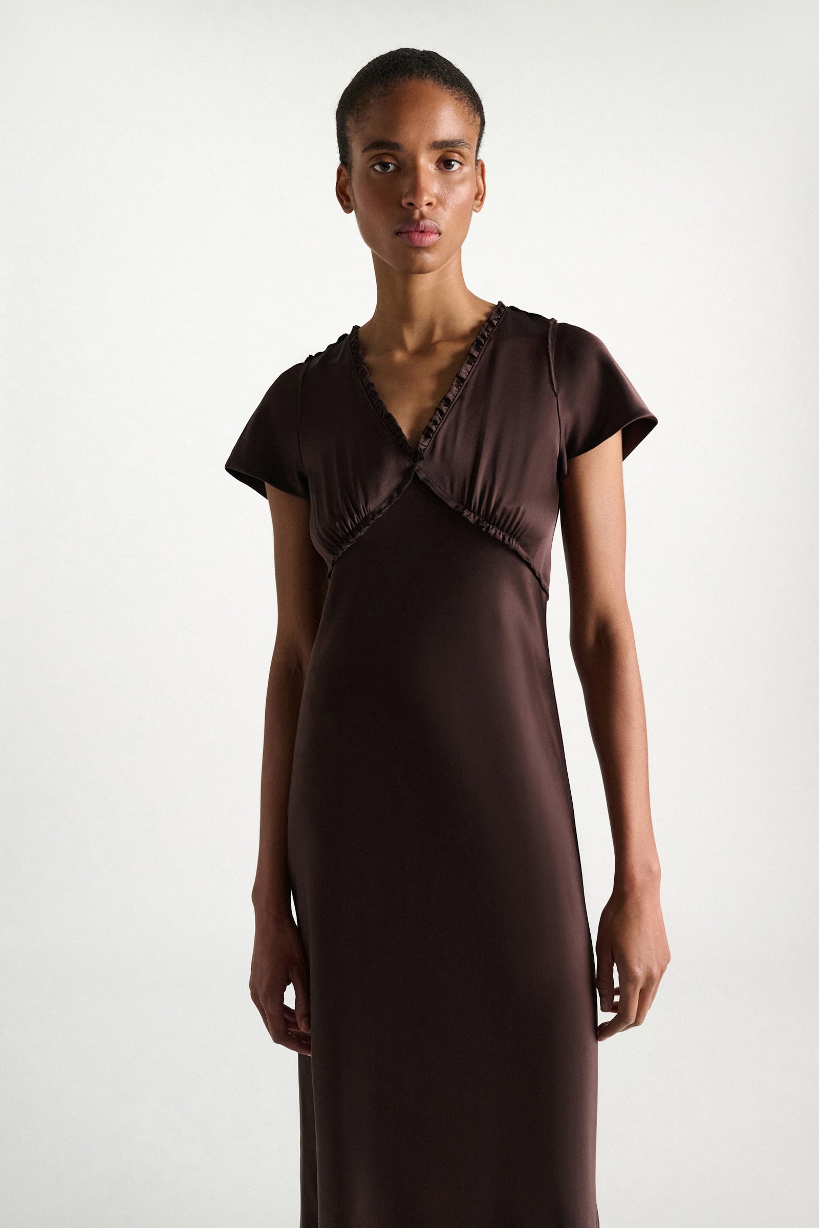 Dorothee Schumacher Midi-Kleid aus technischem Satin black mushroom