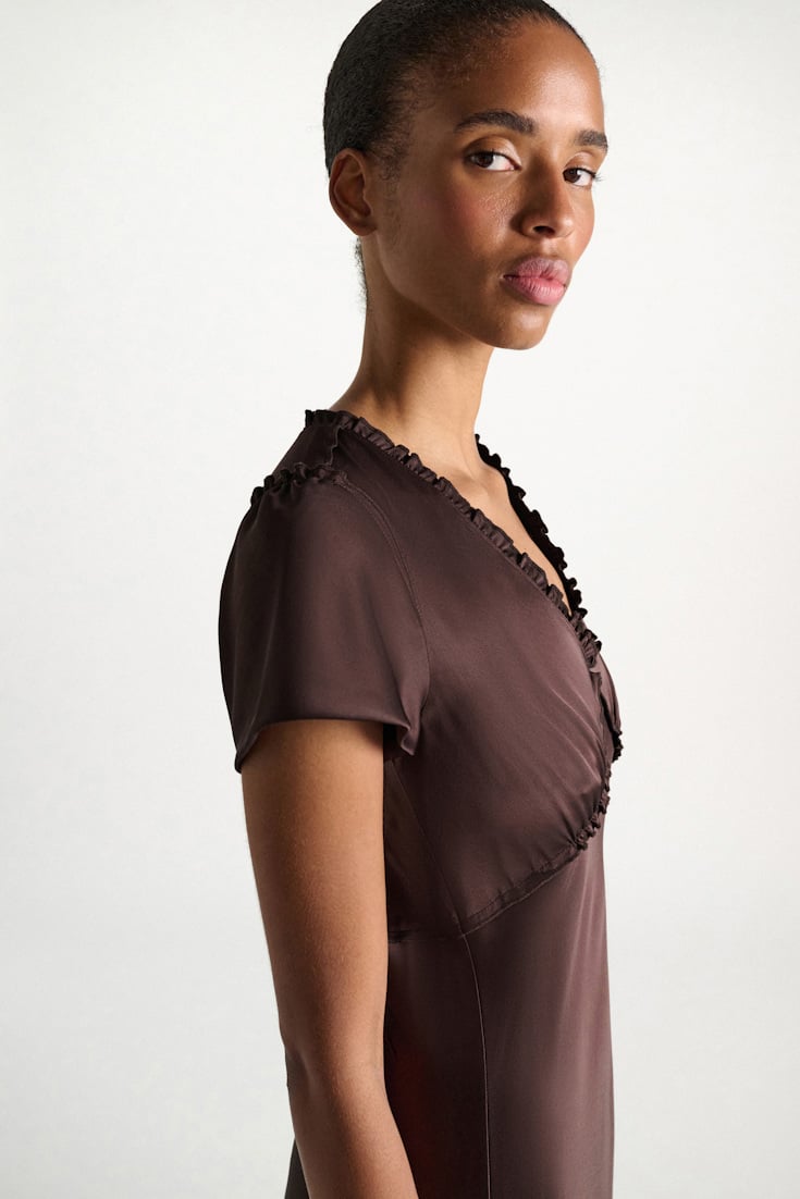Dorothee Schumacher Midi-Kleid aus technischem Satin black mushroom