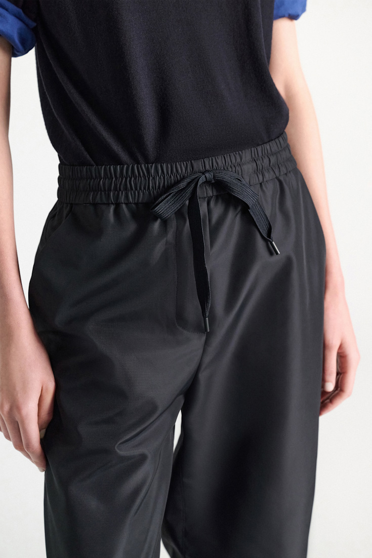 Dorothee Schumacher Barrel Pants aus Nylon midnight navy