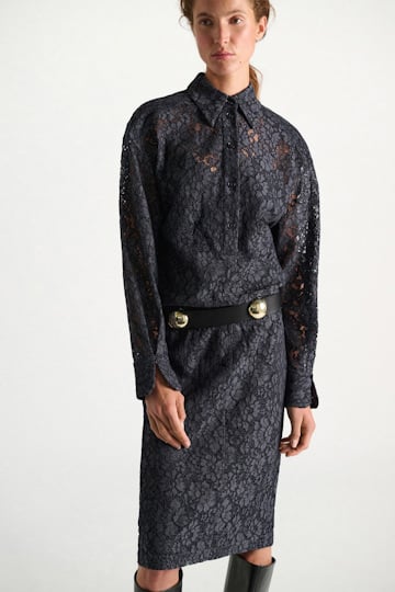 Dorothee Schumacher Hemdblusenkleid aus Guipurespitze smoked pearl