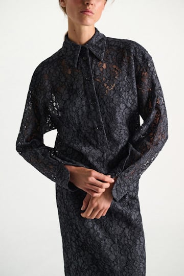 Dorothee Schumacher Hemdblusenkleid aus Guipurespitze smoked pearl