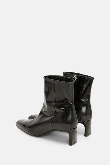Dorothee Schumacher Stiefeletten aus gebürstetem Leder black