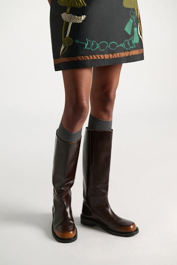 Dorothee Schumacher Bikerstiefel aus gebürstetem Leder brown brush off
