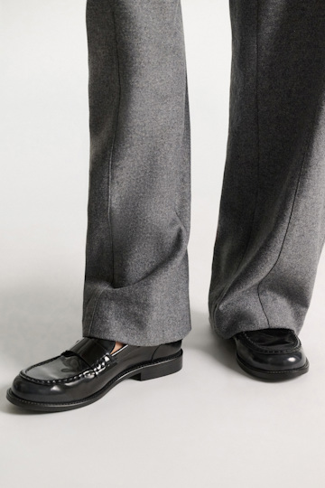 Dorothee Schumacher Loafer aus gebürstetem Leder black
