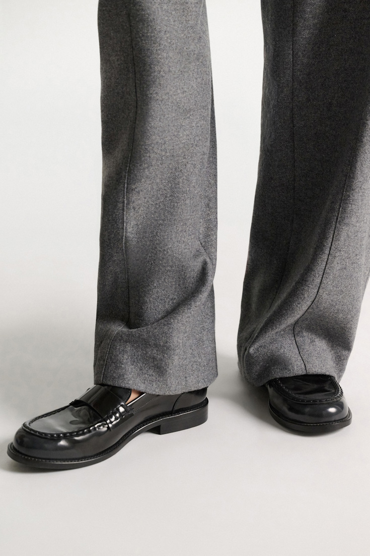 Dorothee Schumacher Loafer aus gebürstetem Leder black