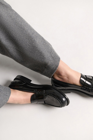 Dorothee Schumacher Loafer aus gebürstetem Leder black
