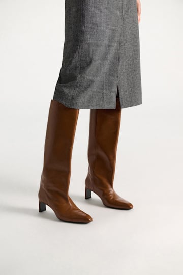 Dorothee Schumacher Hohe Stiefel mit weitem Schaft aus Leder hazelnut