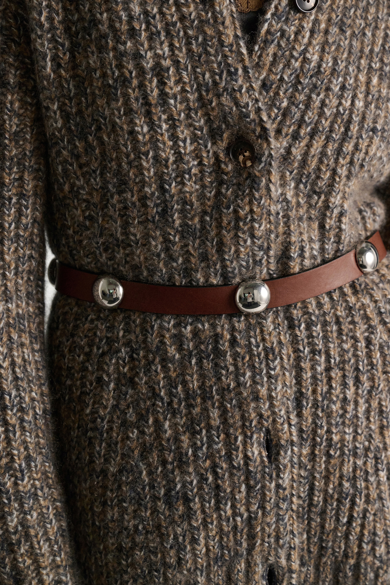 Dorothee Schumacher Thin leather belt with moveable studs cinnamon