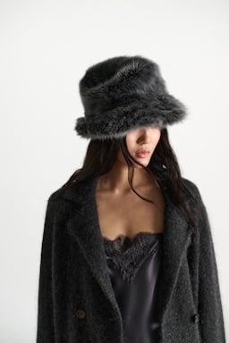 Dorothee Schumacher Lammfell-Bucket-Hat anthracite
