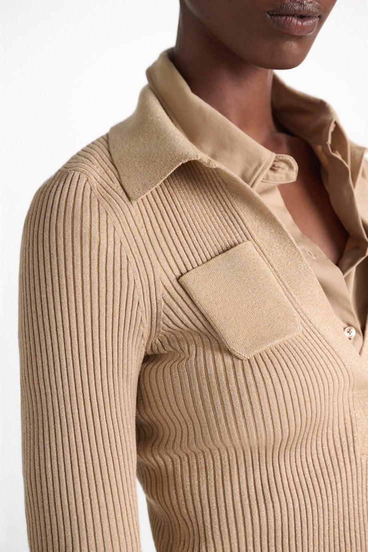 Dorothee Schumacher Pullover mit Polokragen aus einem Merino-Lurex-Mix almond Model Detail View