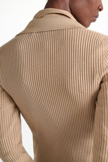 Dorothee Schumacher Ribbed Lurex-Merino pullover almond Model Detail View