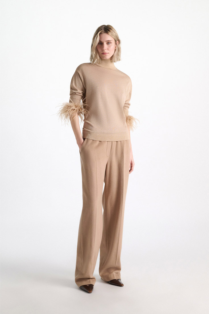 Dorothee Schumacher Rollkragenpullover aus Lurex-Merino-Mix almond Model Front View