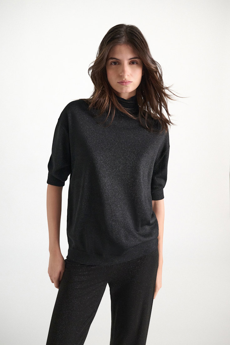 Dorothee Schumacher Rollkragenpullover aus Lurex-Merino-Mix vinyl black Model Detail View