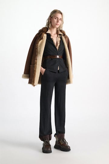 Dorothee Schumacher Strickcardigan aus Lurex-Merino-Mix vinyl black Model Front View