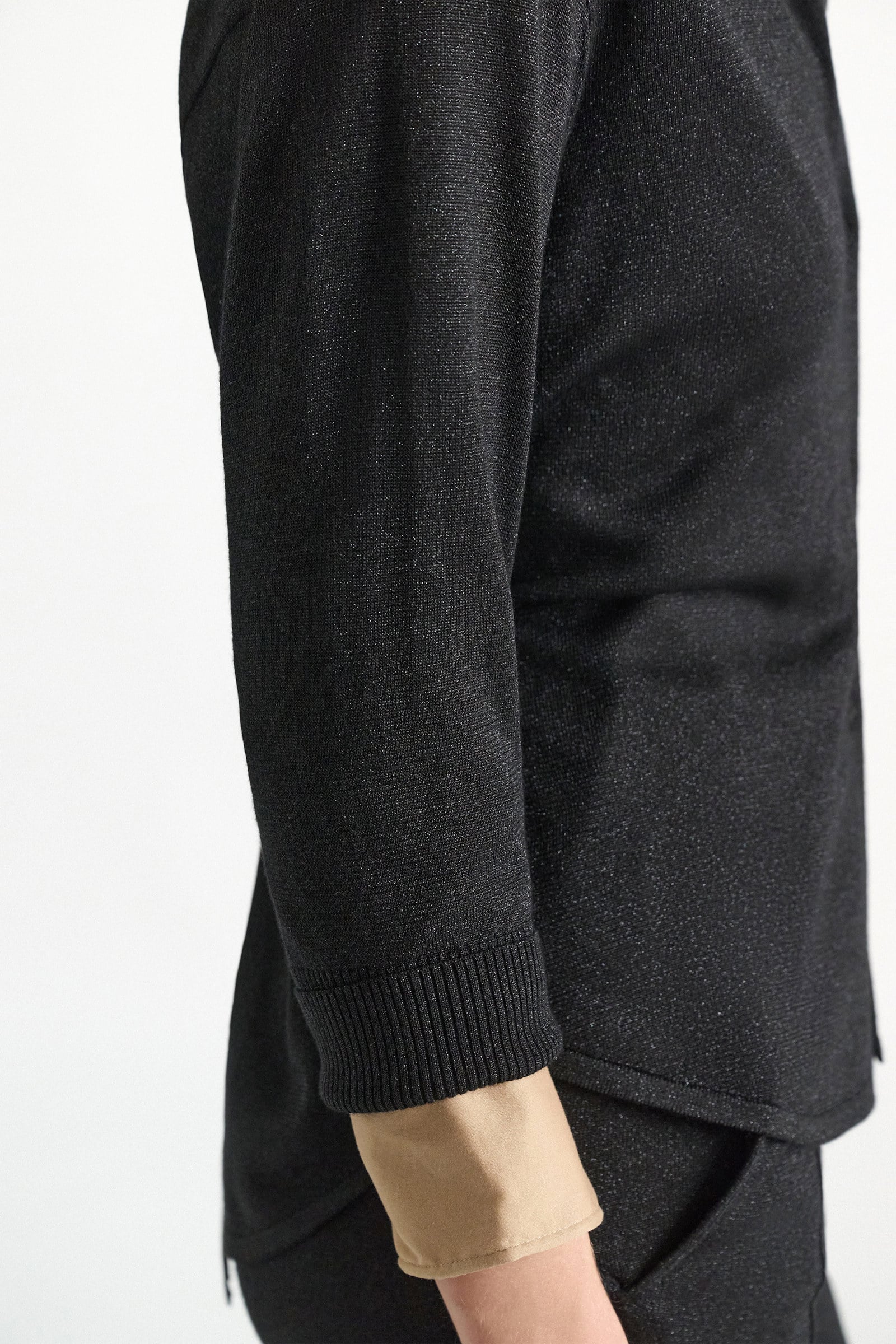 Dorothee Schumacher Strickcardigan aus Lurex-Merino-Mix vinyl black Model Detail View