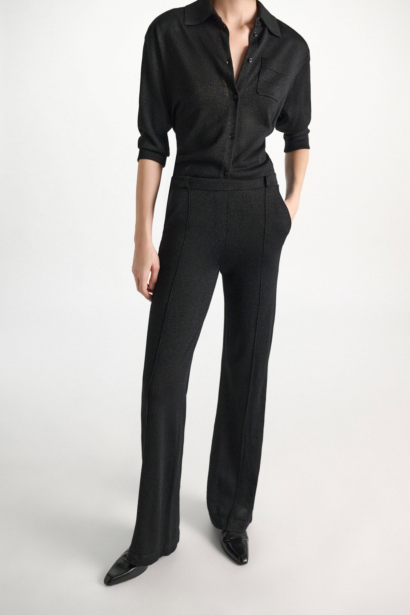 Dorothee Schumacher Strickhose aus Lurex-Merino-Mix vinyl black Model Detail View