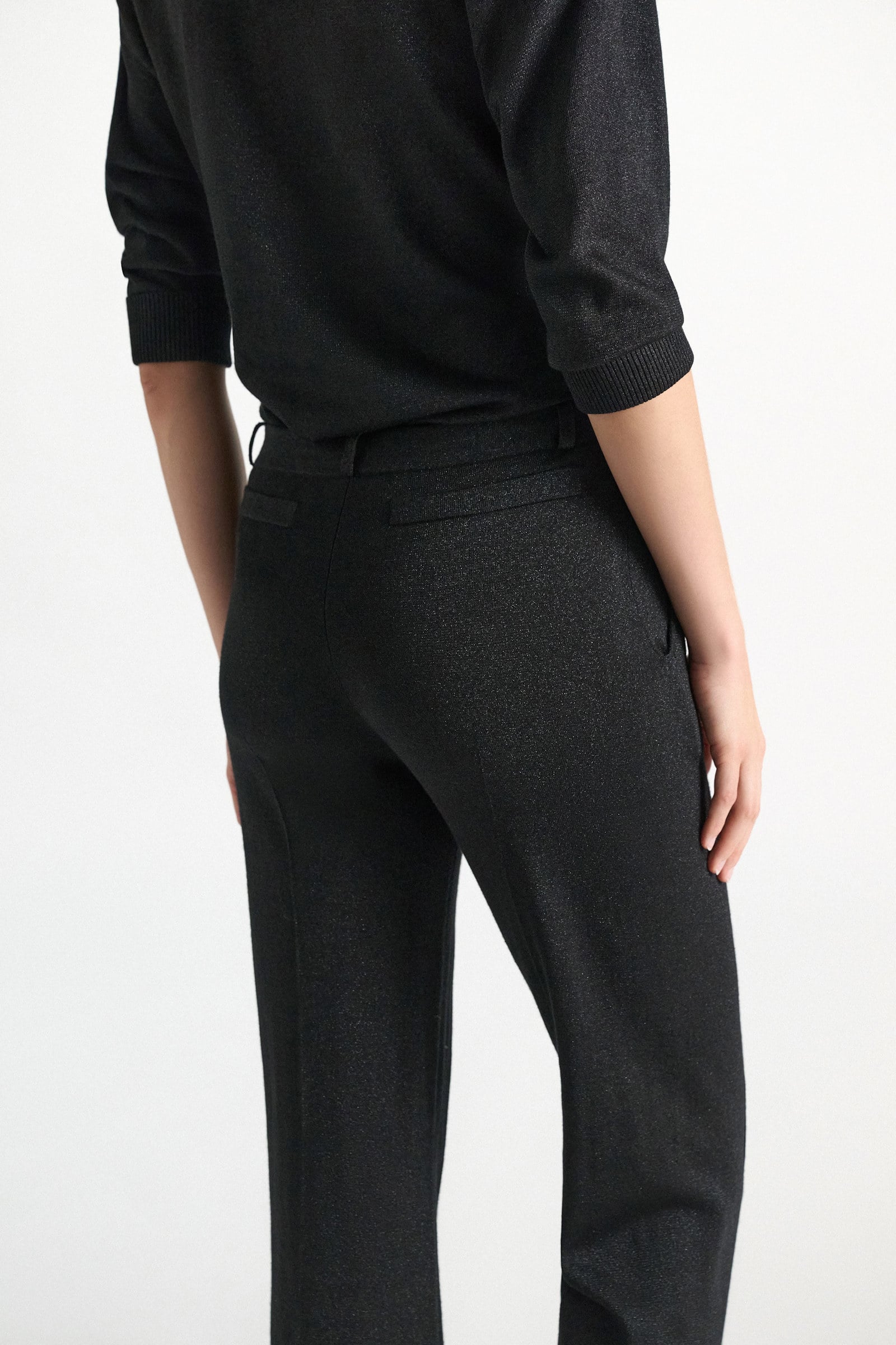 Dorothee Schumacher Strickhose aus Lurex-Merino-Mix vinyl black Model Detail View