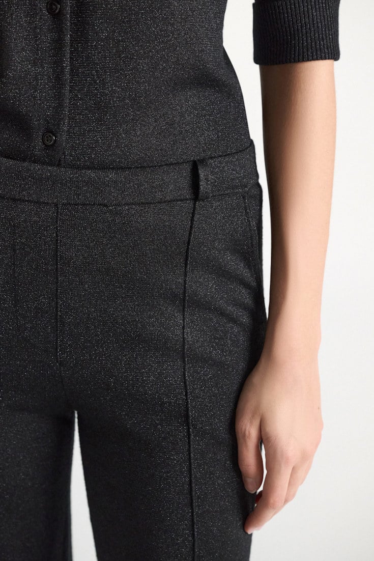Dorothee Schumacher Strickhose aus Lurex-Merino-Mix vinyl black Model Detail View