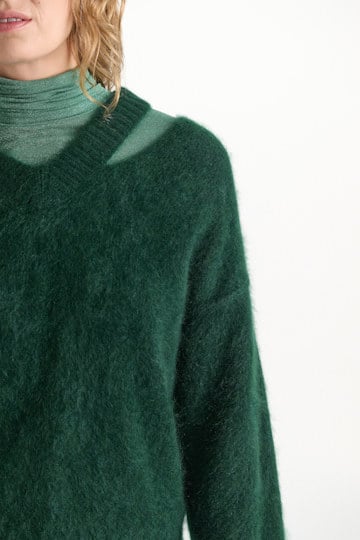 Dorothee Schumacher Fluffy knit V-neck pullover emerald Model Detail View