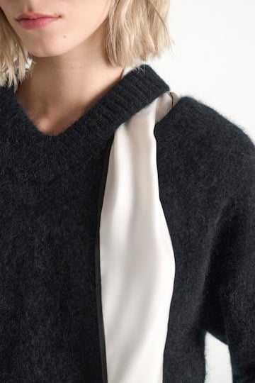 Dorothee Schumacher Fluffy knit V-neck pullover vinyl black Model Detail View
