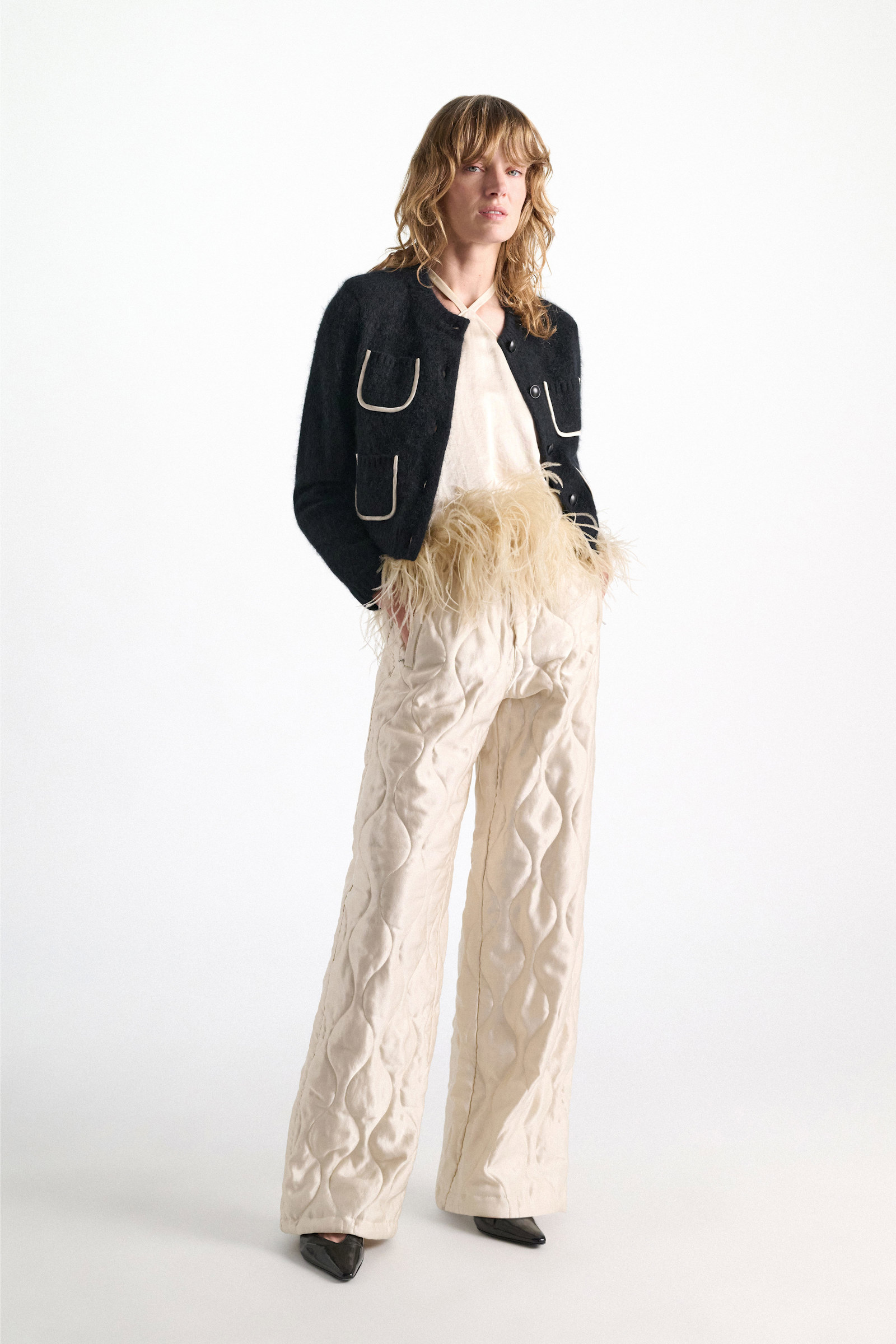 Dorothee Schumacher Fluffy Cardigan mit Taschen  aus Merino und Kaschmir vinyl black Model Front View
