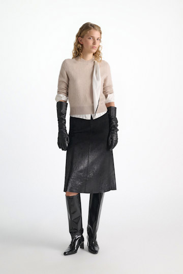 Dorothee Schumacher Fluffy knit V-neck pullover almond Model Front View