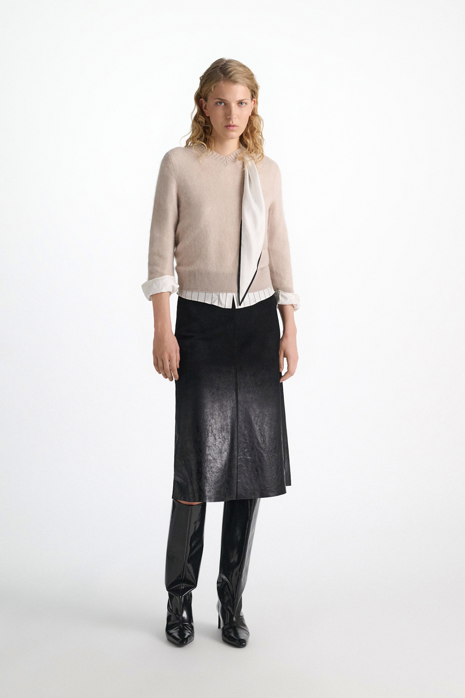 Dorothee Schumacher Fluffy knit V-neck pullover almond Model Detail View