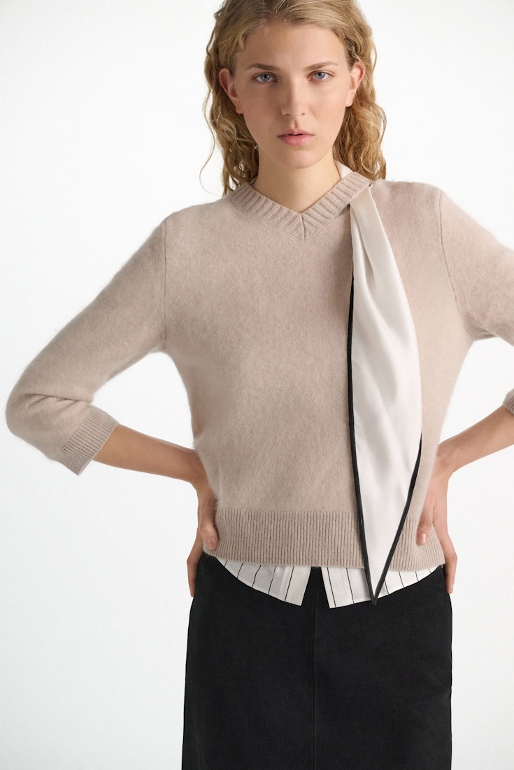 Dorothee Schumacher Fluffy knit V-neck pullover almond Model Detail View