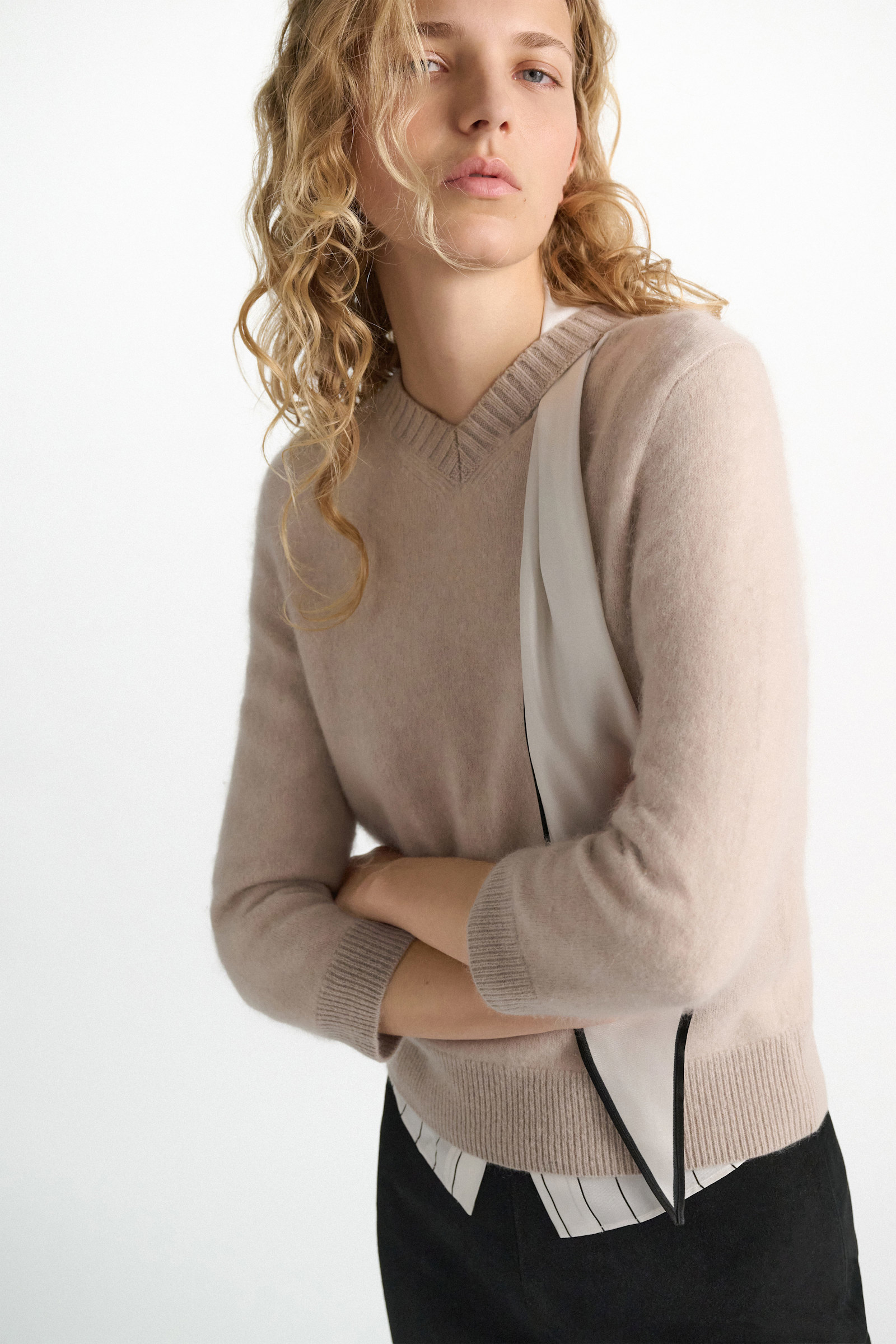 Dorothee Schumacher Fluffy knit V-neck pullover almond Model Detail View