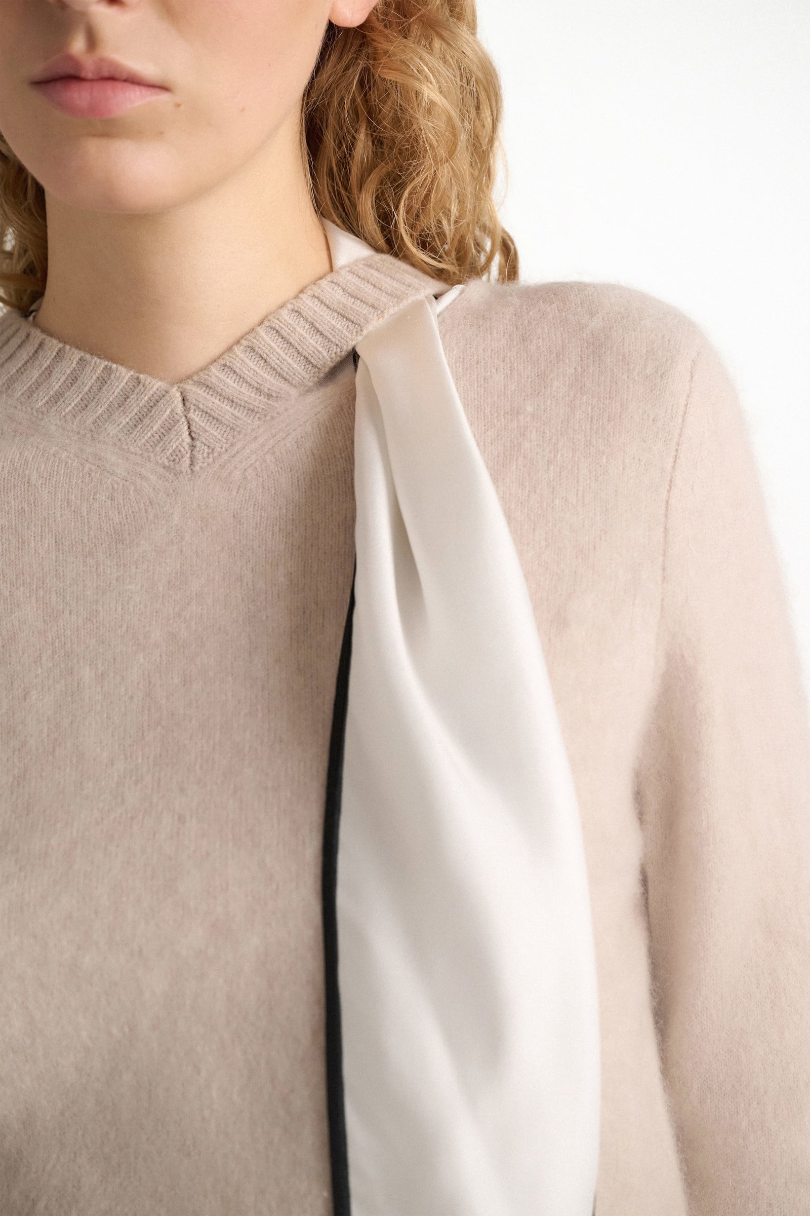 Dorothee Schumacher Fluffy knit V-neck pullover almond Model Detail View