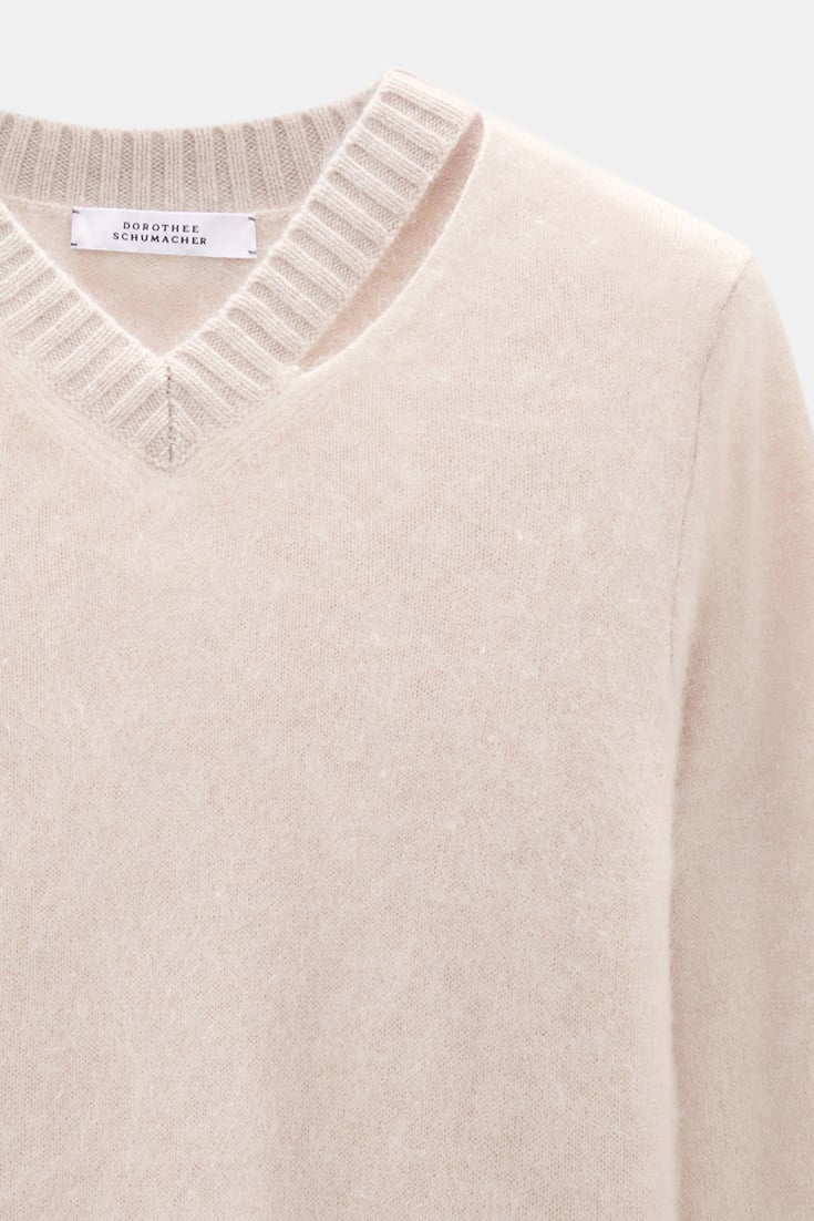 Dorothee Schumacher Fluffy knit V-neck pullover almond Product Detail View