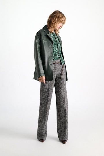 Dorothee Schumacher Merino-cashmere leopard print pullover leo allover green Model Front View