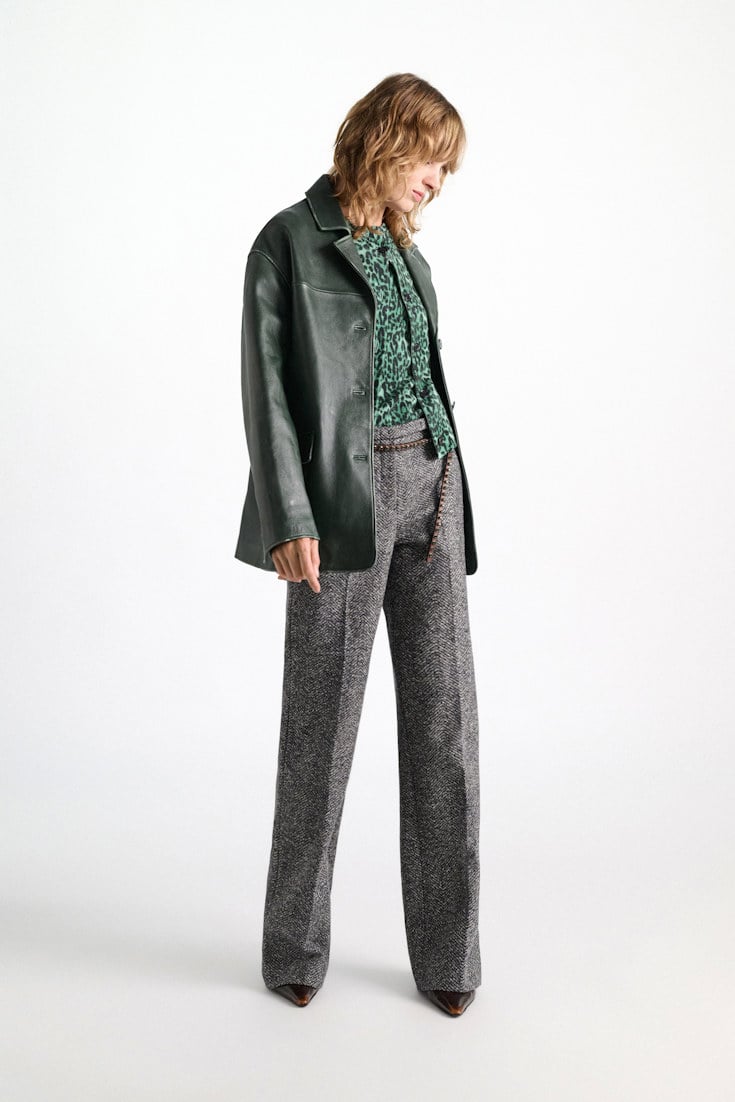 Dorothee Schumacher Merino-cashmere leopard print pullover leo allover green Model Front View