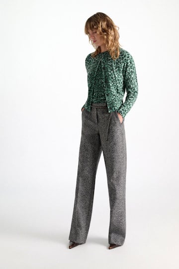 Dorothee Schumacher Merino-cashmere leopard print pullover leo allover green Model Detail View