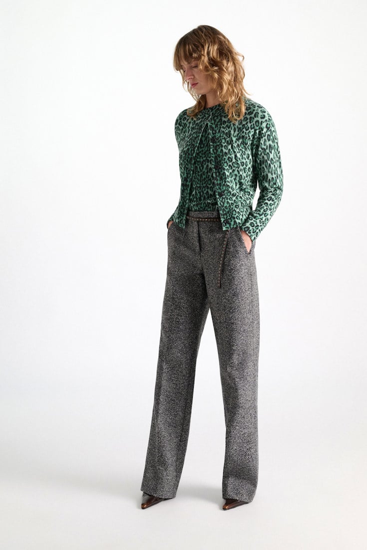 Dorothee Schumacher Merino-cashmere leopard print pullover leo allover green Model Detail View
