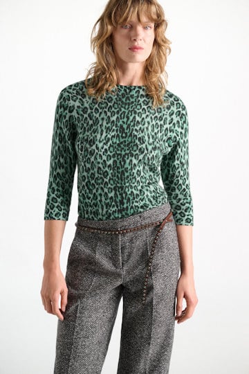 Dorothee Schumacher Merino-cashmere leopard print pullover leo allover green Model Detail View