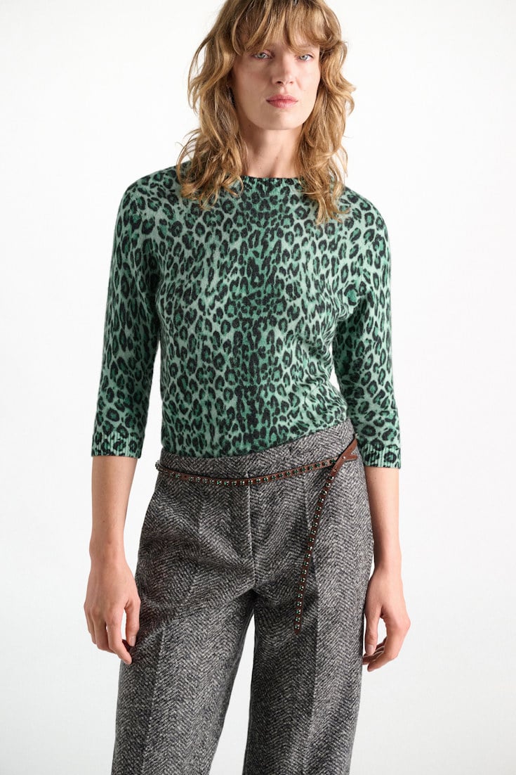Dorothee Schumacher Merino-cashmere leopard print pullover leo allover green Model Detail View