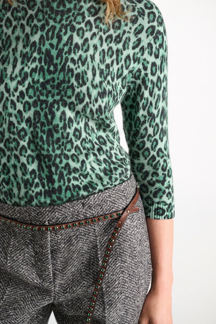 Dorothee Schumacher Merino-cashmere leopard print pullover leo allover green Model Detail View