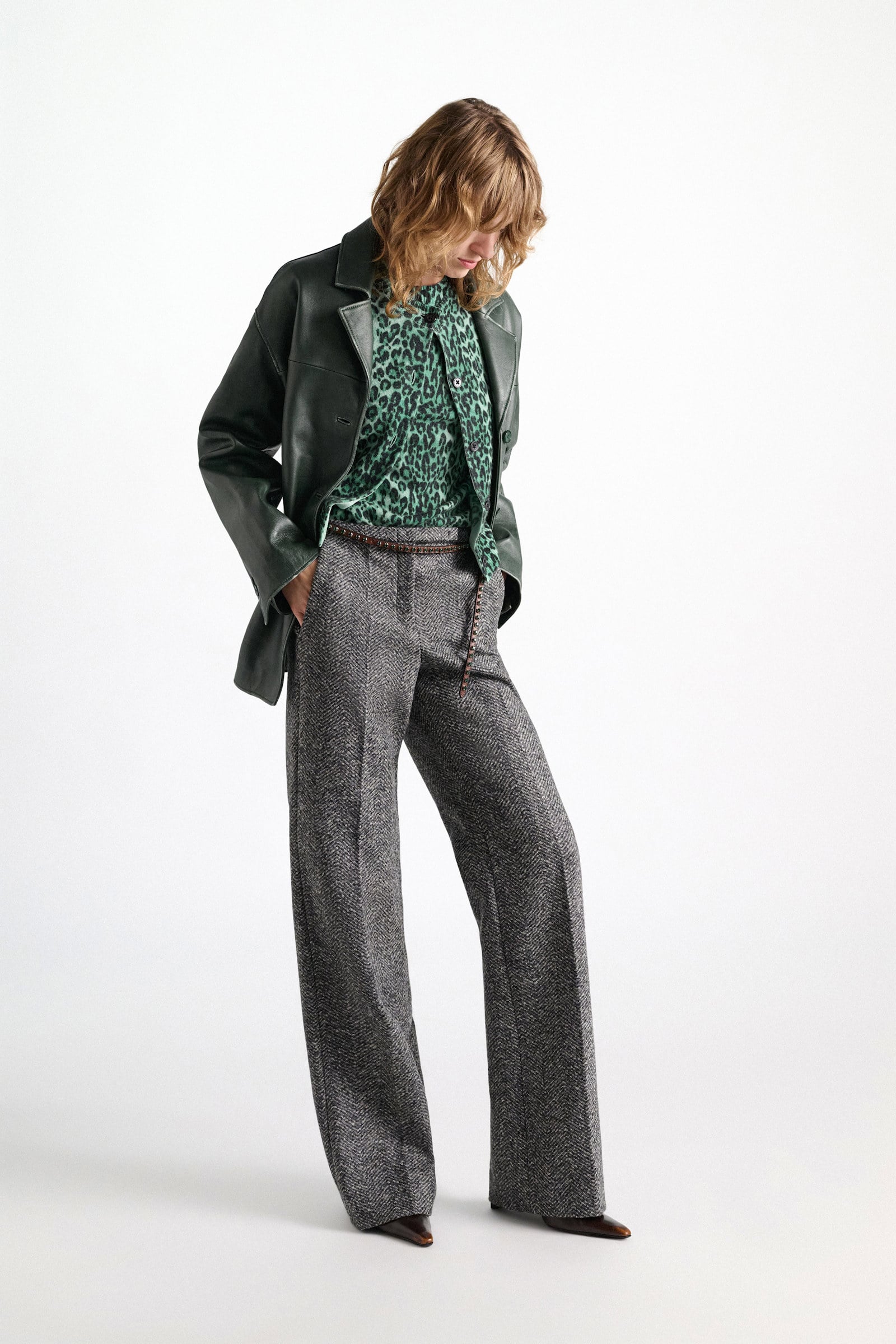 Dorothee Schumacher Merino-cashmere leopard print cardigan leo allover green Model Front View