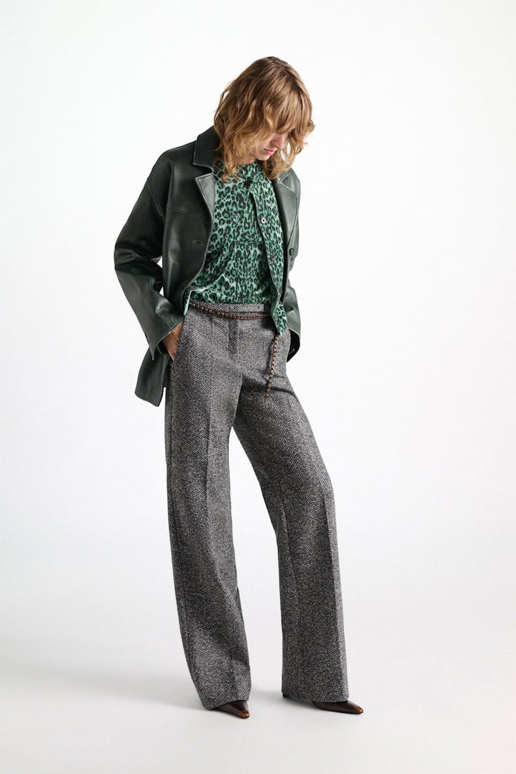 Dorothee Schumacher Merino-cashmere leopard print cardigan leo allover green Model Front View