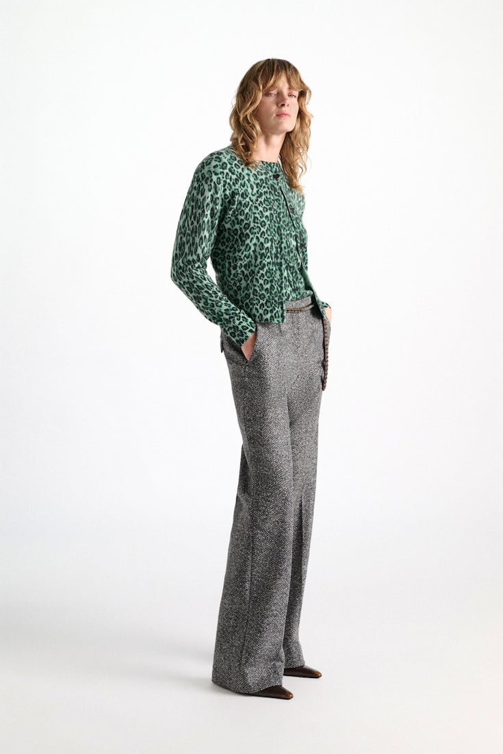 Dorothee Schumacher Merino-cashmere leopard print cardigan leo allover green Model Detail View