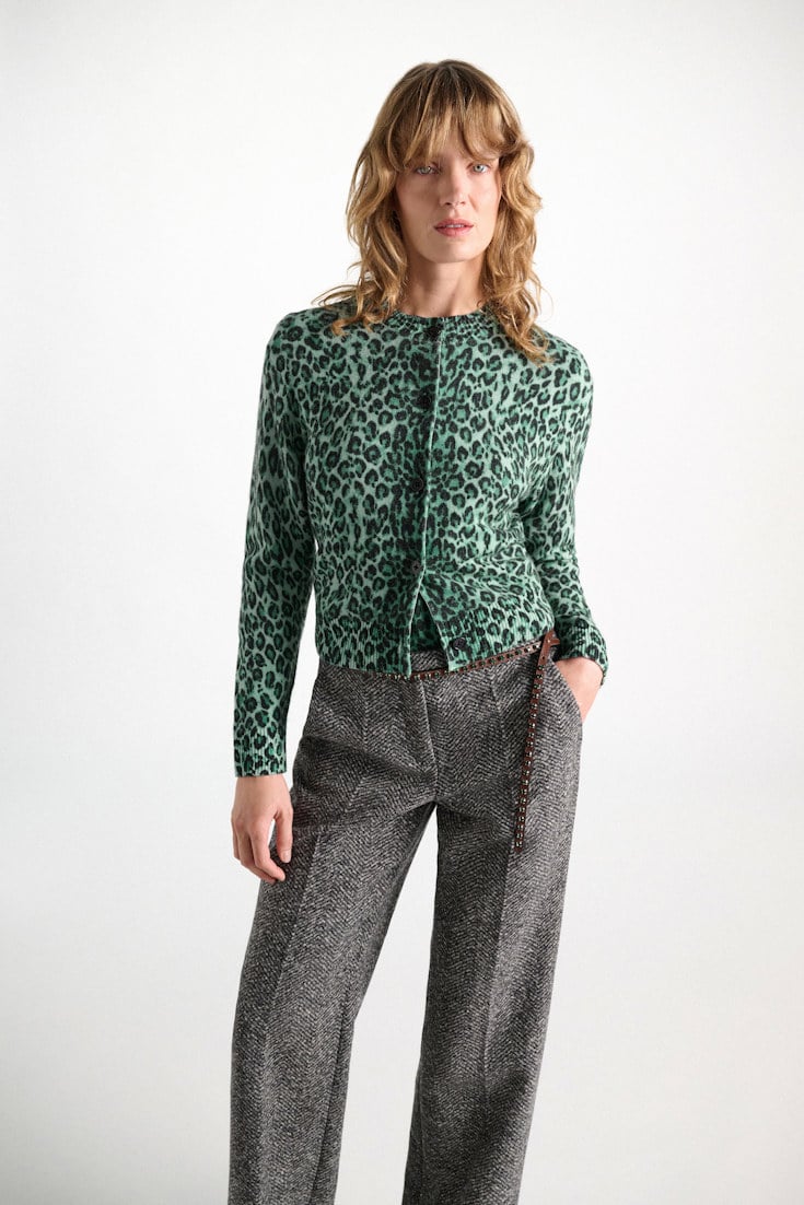 Dorothee Schumacher Merino-cashmere leopard print cardigan leo allover green Model Detail View